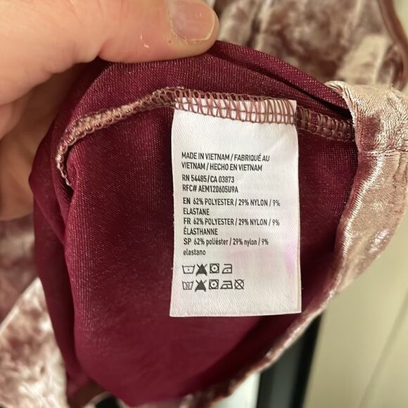 AMERICAN EAGLE Cropped Purple Velvet Tank Top Size M - Picture 2 of 5